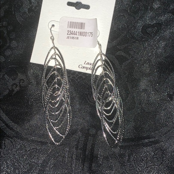 Jewelry - Fashionable Dangling Earrings